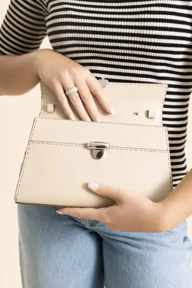Savette Symmetry Shoulder Bag | Thumbnail 3