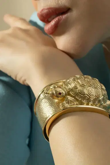 DAVID WEBB Tortoise Repousse Bracelet | Thumbnail 3 DAVID WEBB Tortoise Repousse Bracelet | Thumbnail 3