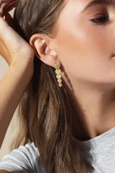 Foundrae True Love - Graduated Heart Token Earring | Thumbnail 5