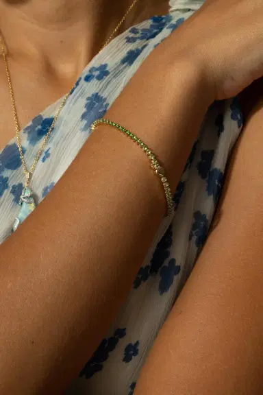 LISA NIK Tsavorite Garnet Graduated Circle Bracelet | Thumbnail 3