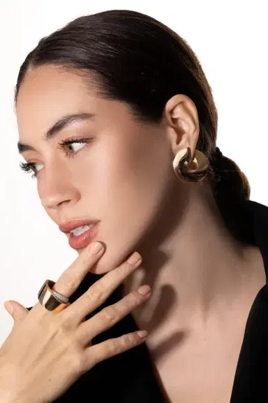 Vhernier Verso Medio Earrings | Thumbnail 4