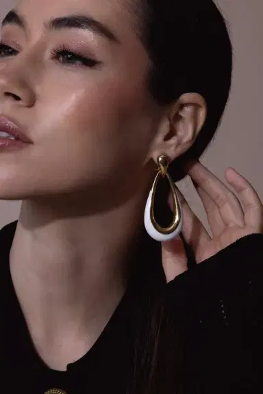 SIDNEY GARBER White Door Knocker Earrings | Thumbnail 2