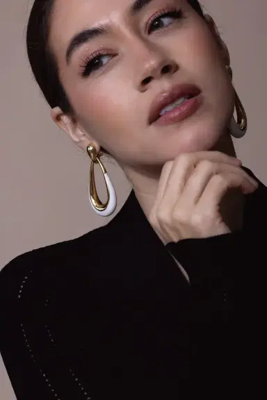SIDNEY GARBER White Door Knocker Earrings | Thumbnail 4