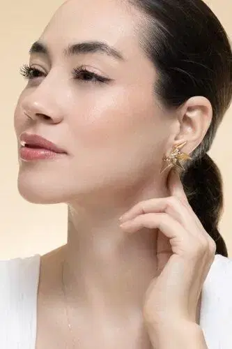 CAROL KAUFFMANN White Sapphire Étoile Laila Mini Earrings | Thumbnail 2 CAROL KAUFFMANN White Sapphire Étoile Laila Mini Earrings | Thumbnail 2
