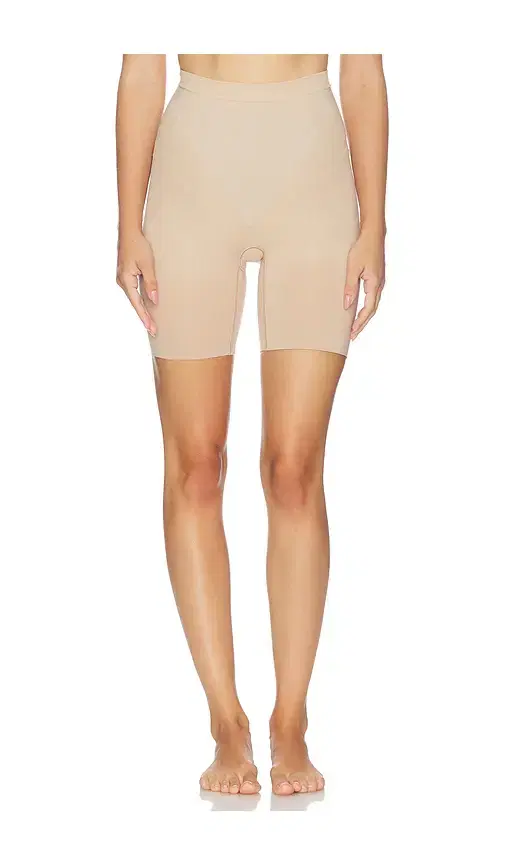 SPANX Sculpt Gofigure Mid Thigh Short