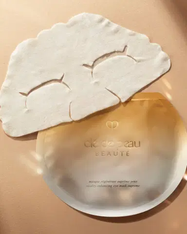CLÉ DE PEAU BEAUTÉ Vitality-Enhancing Eye Mask Supreme, 6 sheets | Thumbnail 4