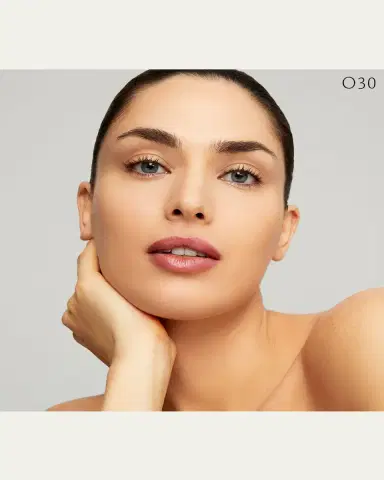 CLÉ DE PEAU BEAUTÉ Radiant Fluid Foundation Natural SPF 25, 1.1 oz. | Thumbnail 4 CLÉ DE PEAU BEAUTÉ Radiant Fluid Foundation Natural SPF 25, 1.1 oz. | Thumbnail 4
