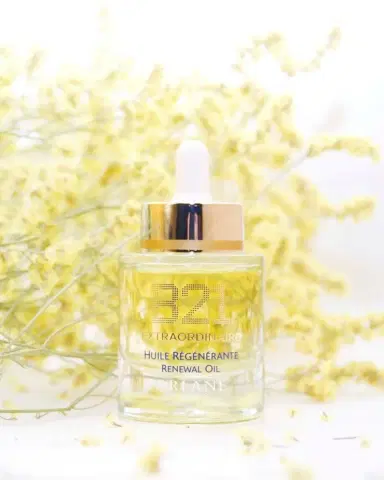 Orlane B21 Extraordinaire Renewal Oil, 1 oz. | Thumbnail 3 Orlane B21 Extraordinaire Renewal Oil, 1 oz. | Thumbnail 3