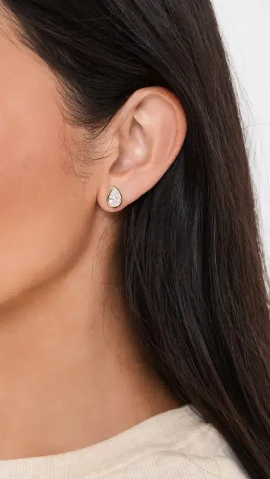 SHASHI Danjou Stud Earrings Gold One Size | Thumbnail 3