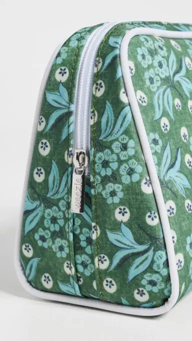 Weezie Small Toiletry Bag | Thumbnail 4