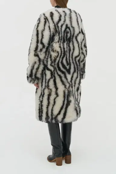 Gabriela Hearst Ebel Coat in & Black Cashmere Shearling | Thumbnail 5 Gabriela Hearst Ebel Coat in & Black Cashmere Shearling | Thumbnail 5