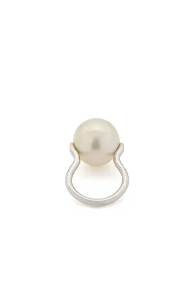 Gabriela Hearst Pearl Ring in Platinum & Black Diamond | Thumbnail 3 Gabriela Hearst Pearl Ring in Platinum & Black Diamond | Thumbnail 3
