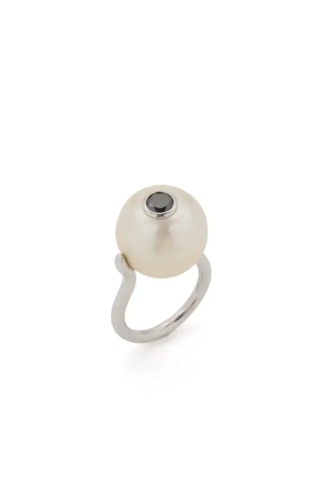 GABRIELA HEARST Pearl Ring in Platinum & Black Diamond