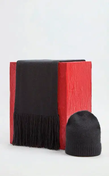 Gabriela Hearst Chesire Knit Hat in Black Cashmere | Thumbnail 2
