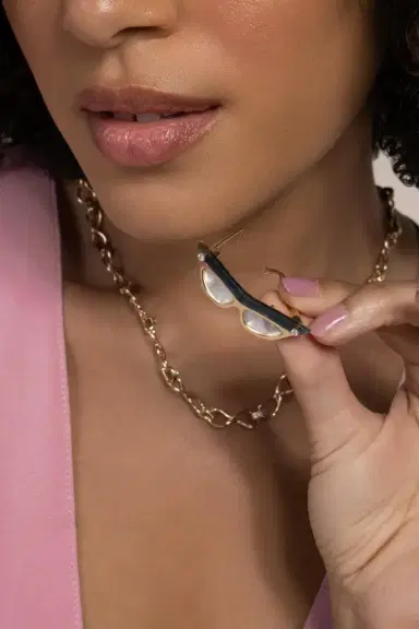 EDINA KISS Diamond Pearl Sunglasses Pendant | Thumbnail 3 EDINA KISS Diamond Pearl Sunglasses Pendant | Thumbnail 3
