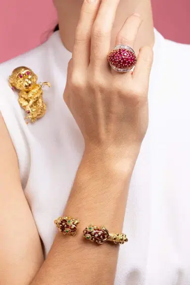 DAVID WEBB Red Enamel and Emerald Baby Frog Bangle | Thumbnail 2