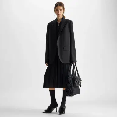 Fendi Inspired by the allure of film noir's femmes fatales | Thumbnail 5