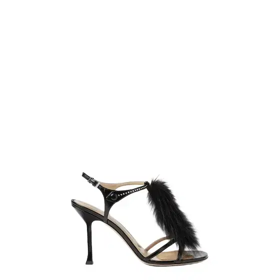 Inspired by the allure of the film noir femmes fatales