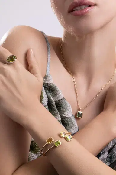 GOSHWARA Peridot Round Flexible Manhattan Bangle Bracelet | Thumbnail 4