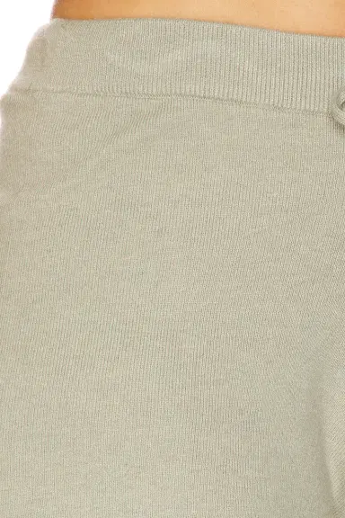 Fear of God ESSENTIALS Running Short | Thumbnail 6