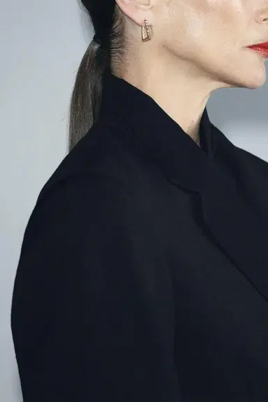 Azlee Diamond Baguette Forma Hoop Earrings | Thumbnail 2
