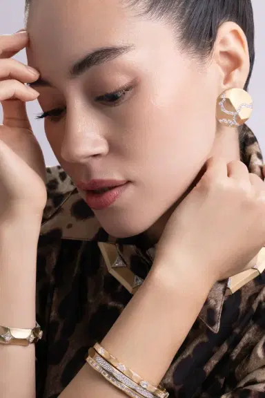 ARUNASHI Diamond Enigma Button Earrings | Thumbnail 4
