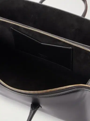 Alaïa Delta Small Leather Shoulder Bag | Thumbnail 6 Alaïa Delta Small Leather Shoulder Bag | Thumbnail 6