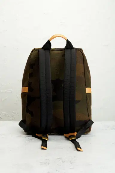 Louis Vuitton X Supreme Apollo Backpack | Thumbnail 3 Louis Vuitton X Supreme Apollo Backpack | Thumbnail 3