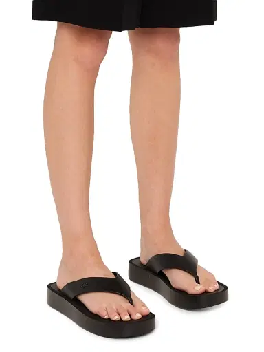 Tory Burch Women's Logo-Medallion Leather Platform Flip-Flops - Black | Thumbnail 3 Tory Burch Women's Logo-Medallion Leather Platform Flip-Flops - Black | Thumbnail 3