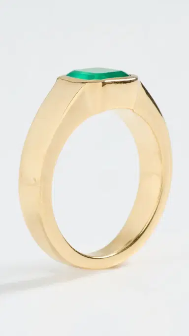 SHASHI Emerald Pinky Signet Ring Emerald | Thumbnail 5