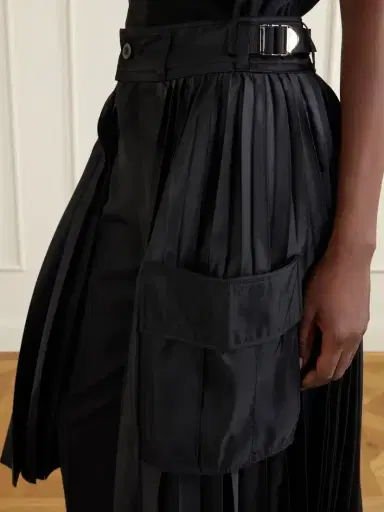 Sacai Pleated Twill Wide-leg Shorts | Thumbnail 5 Sacai Pleated Twill Wide-leg Shorts | Thumbnail 5