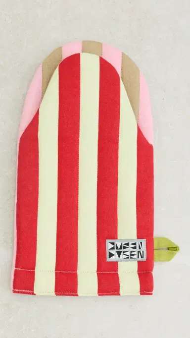 Dusen Dusen Striped Oven Mitt Ladybug One Size | Thumbnail 5