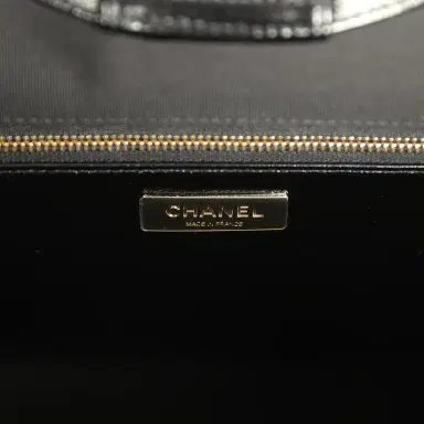 Chanel Chanel Large 31 Shopper Black Shiny Lambskin Light Gold Hardware | Thumbnail 9 Chanel Chanel Large 31 Shopper Black Shiny Lambskin Light Gold Hardware | Thumbnail 9