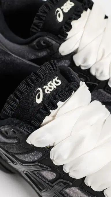 Asics X Griff Gel-Cumulus 16 by Griff Sneakers Black/Black | Thumbnail 6 Asics X Griff Gel-Cumulus 16 by Griff Sneakers Black/Black | Thumbnail 6