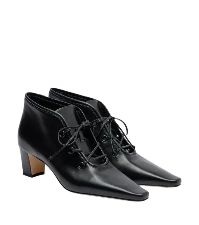 Manolo Blahnik Fuxa leather lace-up boots