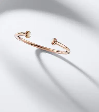 Piaget Posession 18kt rose gold cuff bracelet with mother-of-pearl and diamonds | Thumbnail 4