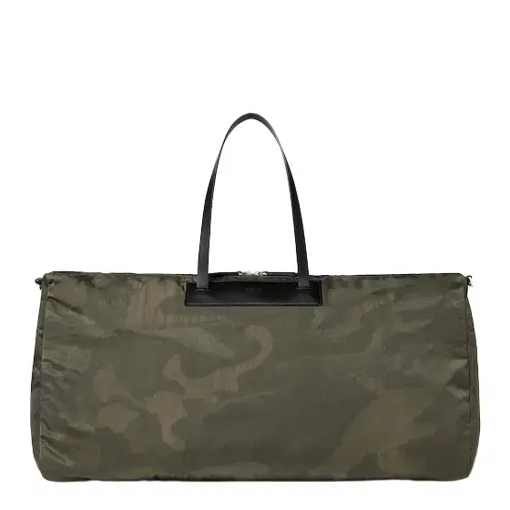 Fendi Versatile, travel-ready duffle bag