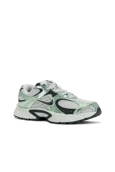 Nike V5 RNR Reflective Accent Sneaker | Thumbnail 2