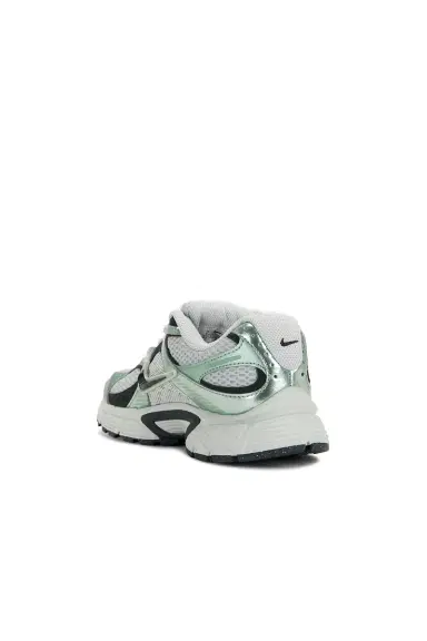 Nike V5 RNR Reflective Accent Sneaker | Thumbnail 3