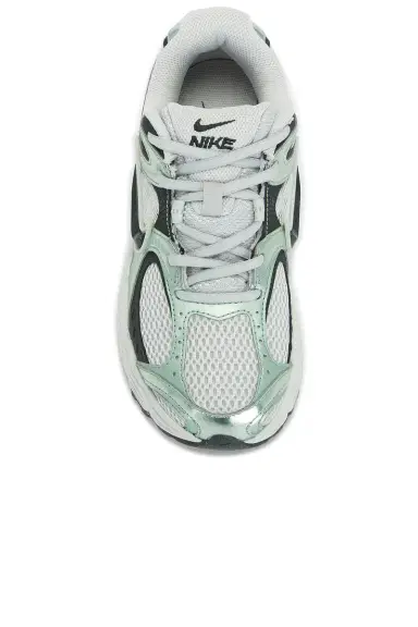 Nike V5 RNR Reflective Accent Sneaker | Thumbnail 4