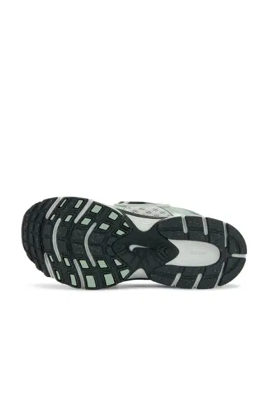 Nike V5 RNR Reflective Accent Sneaker | Thumbnail 6