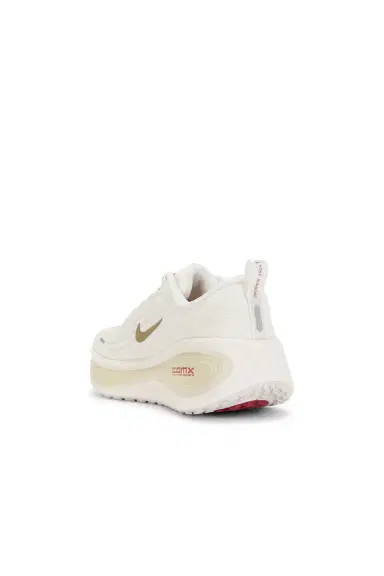 Nike Vomero Plus Sneaker | Thumbnail 3 Nike Vomero Plus Sneaker | Thumbnail 3