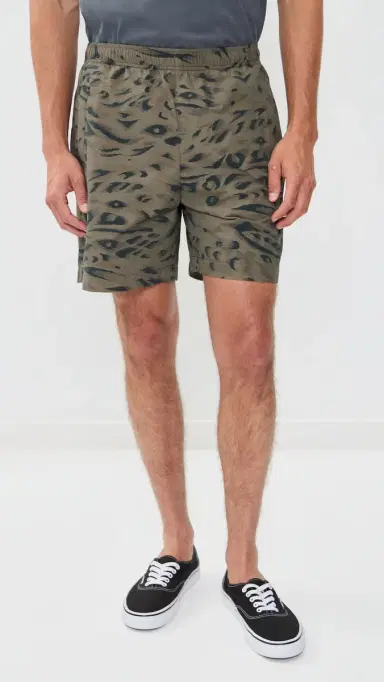 Carhartt WIP Travon Shorts 6 Duck Feather Print | Thumbnail 3