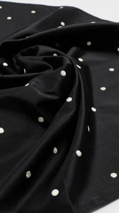DONNI. The Taffetta Scarf Jet/Creme Polka Dots One Size | Thumbnail 5