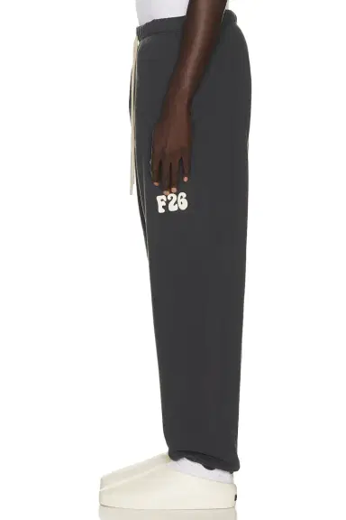 Fear of God ESSENTIALS Classic Fleece Sweatpant | Thumbnail 2