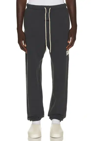 Fear of God ESSENTIALS Classic Fleece Sweatpant | Thumbnail 1