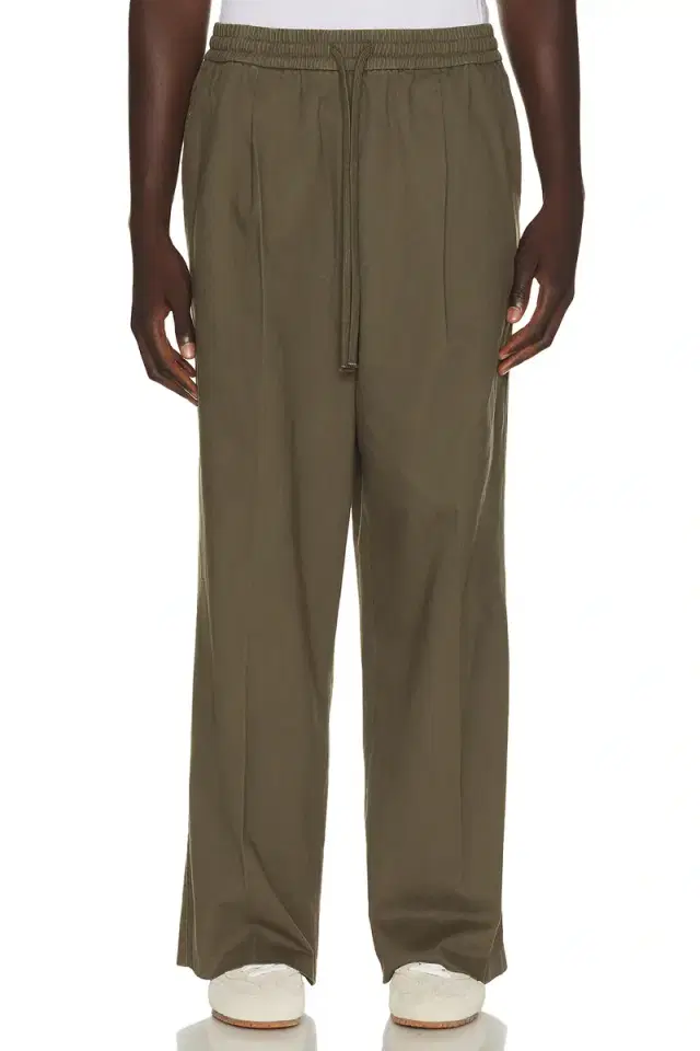 Fear of God ESSENTIALS Pleat Front Drawstring Pant