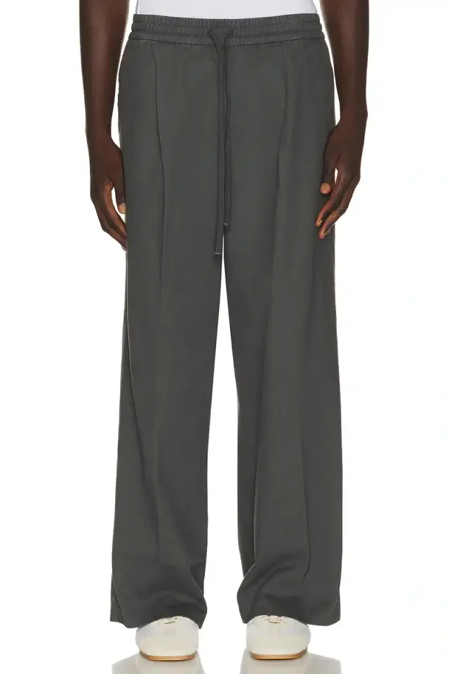 Fear of God ESSENTIALS Pleat Front Drawstring Pant