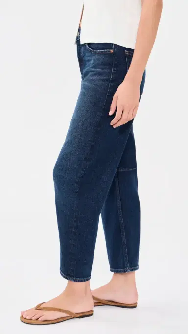 Madewell Darted Barrel Jeans Midnight Stone Wash | Thumbnail 4 Madewell Darted Barrel Jeans Midnight Stone Wash | Thumbnail 4
