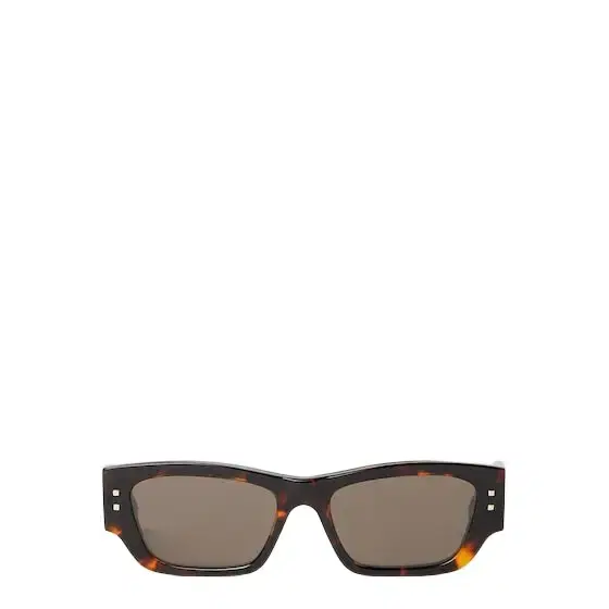 Fendi The FF logo, a symbol of the brand since 1965, becomes